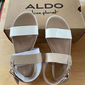 BRAND NEW Aldo Platform Sandals Size 9 US